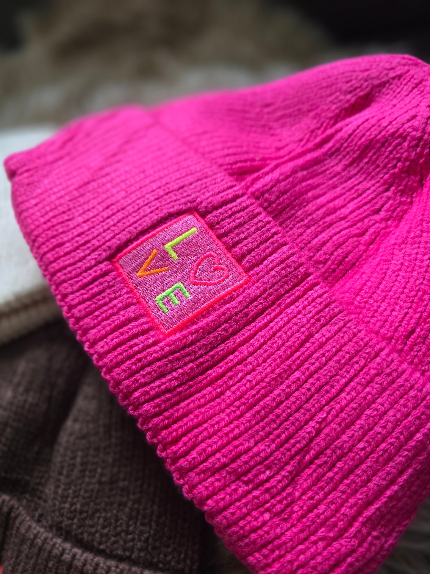 Mütze LOVE 100% Viscose